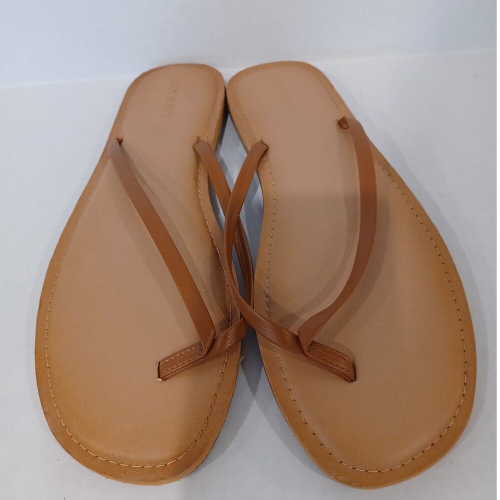 Old Navy Flat sandals size 10